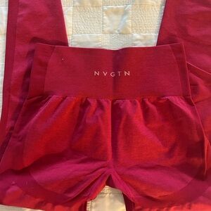 NVGTN Leggings, dark pinkish red (winter berry) size medium scrub